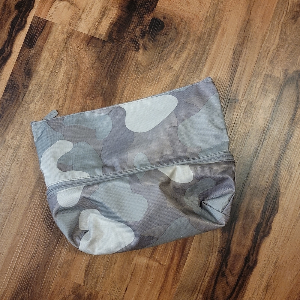 Expandle Pouch in Soft Camo 2"Lx3"D
